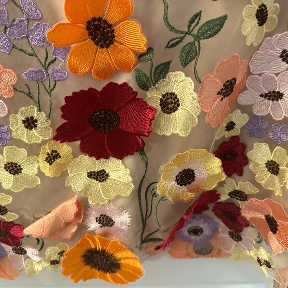 GLORY CONNECTION FLORAL APPLIQUE 3D DRESS MEDIUM - Picture 4 of 9